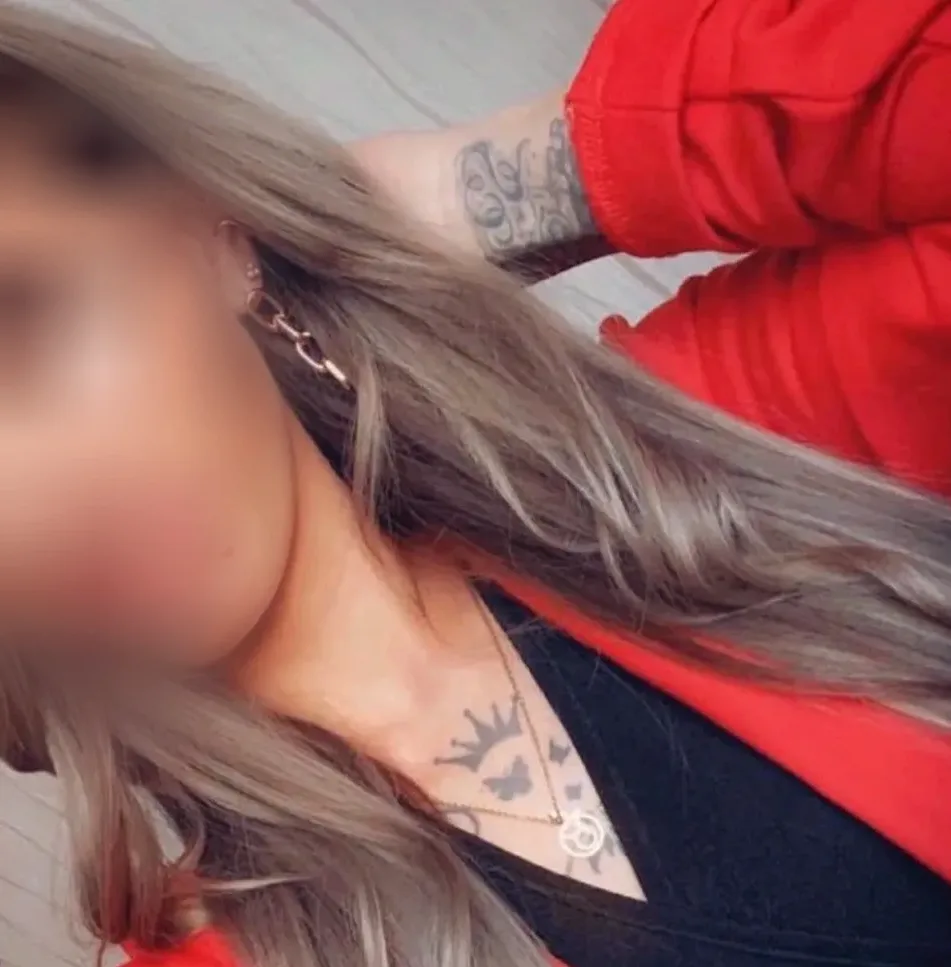 Corinna, 32