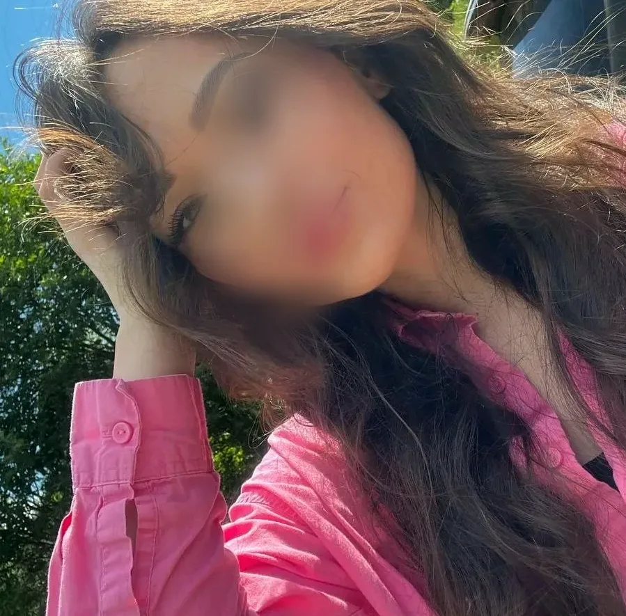 Emina, 25
