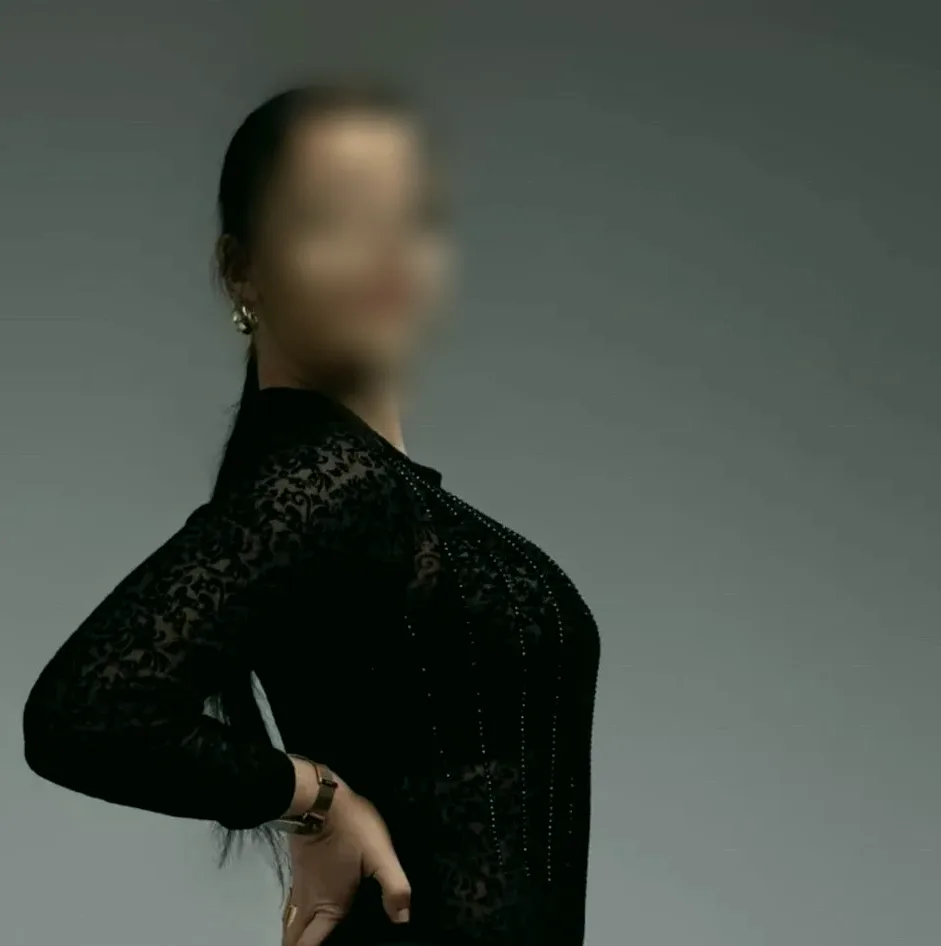 Larissa, 24