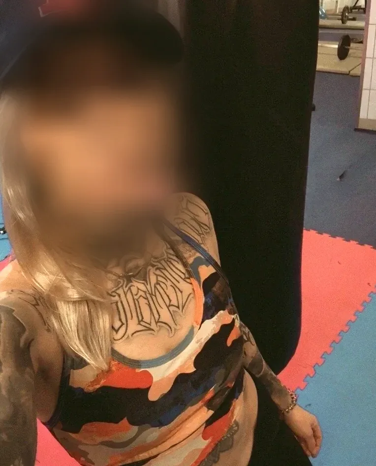 Laura, 23