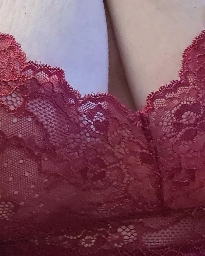 Michaela, 32