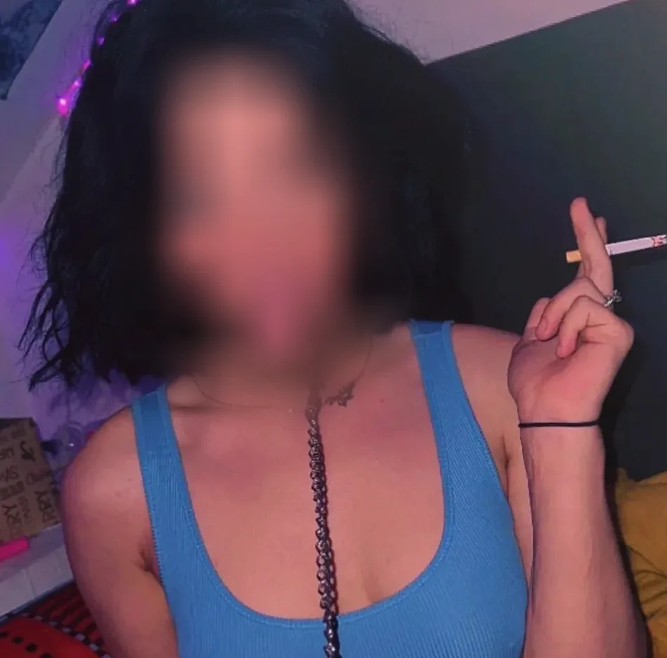 Pia, 23